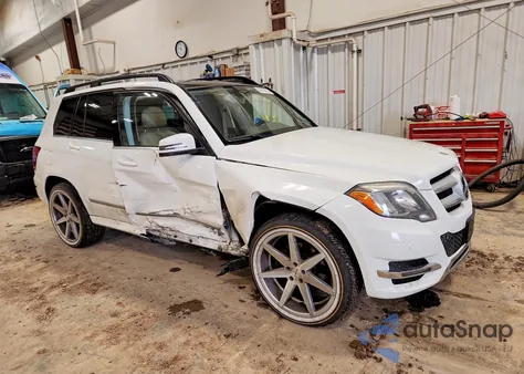 2015 Mercedes-Benz Glk 350 4Matic z USA, uszkodzony, nr VIN WDCGG8JB5FG409064